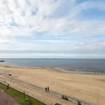 Avec Balcon, Parking Prive, Acces Direct Plage, Proche Centre - Fr-1-319-44 *